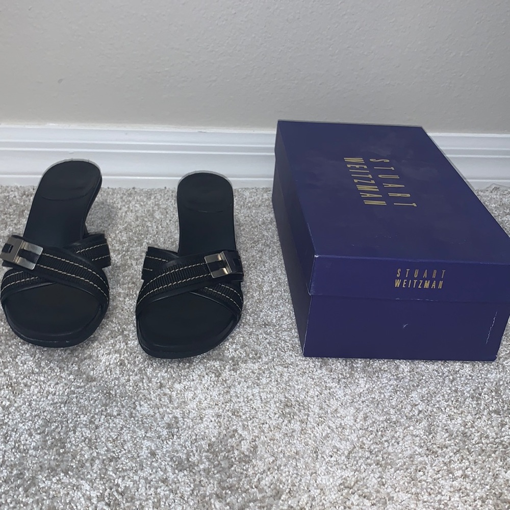 Stuart WeitzmanTwistab Black Nappa heels like new!